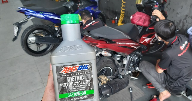 Nhớt Amsoil Synthetic Metric 10W30 có tốt không? Thay cho xe nào phù hợp?