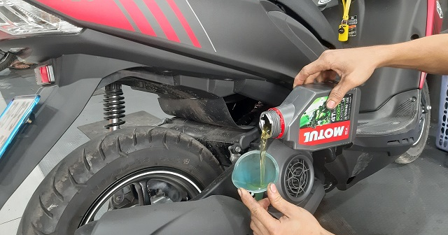 Hướng dẫn tự thay nhớt xe Yamaha Freego tại nhà đúng cách