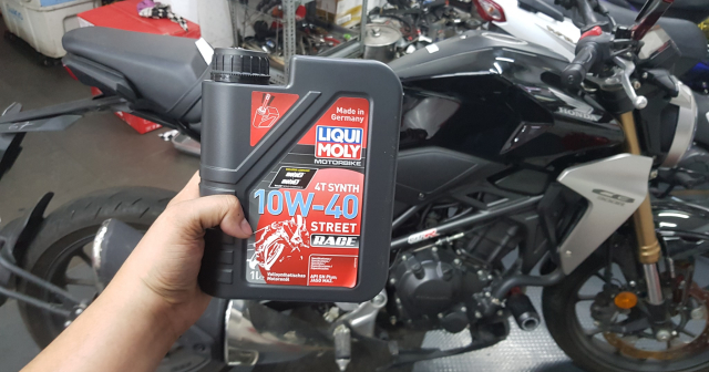 Top 4 nhớt tốt cho xe CB300 bán chạy nhất Shop2banh