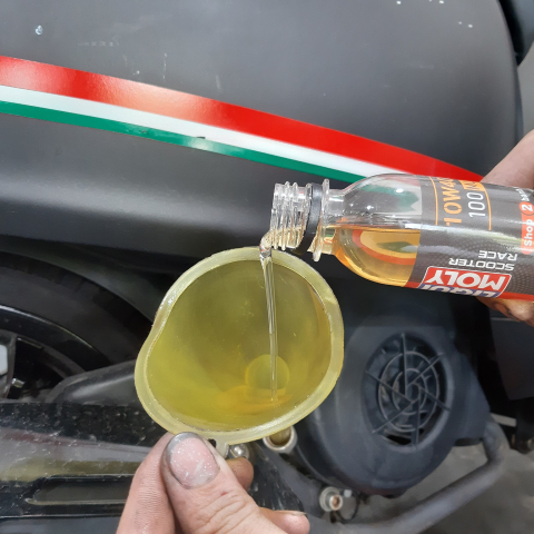 Nhớt chiết lẻ Liqui Moly Scooter Race 10W40 (100ml)