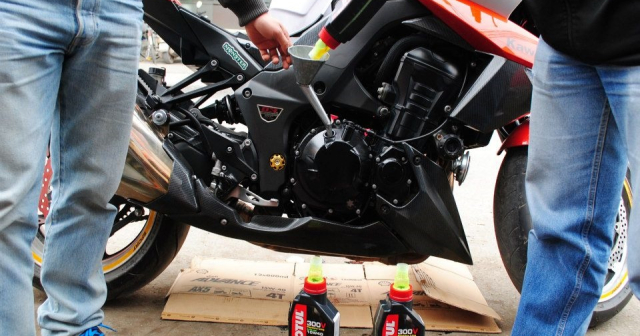 Xe Mô tô Kawasaki Z1000 thay nhớt bao nhiêu lít?