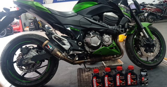Soi chi tiết Kawasaki Z800 2016 vừa cập bến Việt Nam