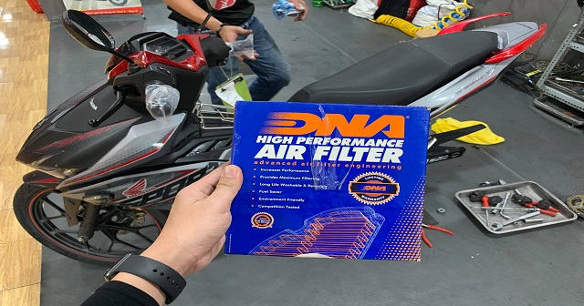 Xe Honda Winner chạy qua vùng ngập nước sâu có cần phải thay lọc gió?