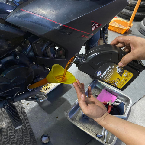 Nhớt Fuchs Comp 4 10W40 XP