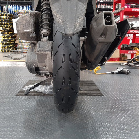 Vỏ Michelin Pilot Moto GP 100/90-14
