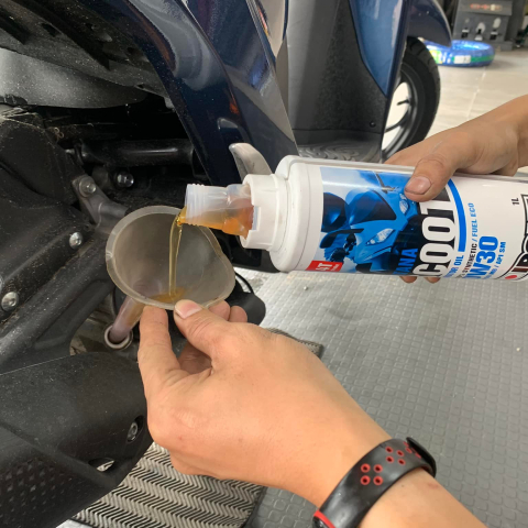 Nhớt Ipone Katana Scoot 0W30