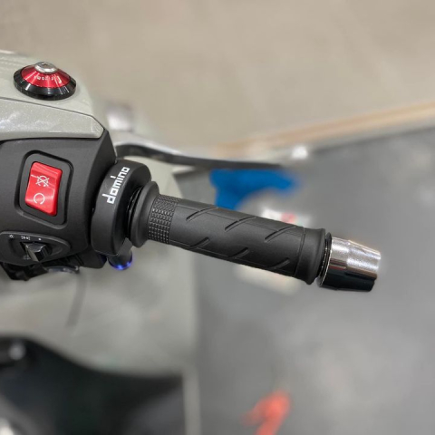 Cùm tăng tốc Domino 2 dây ga dưới màu đen chính hãng