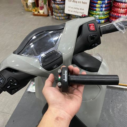 Cùm tăng tốc Domino 2 dây ga dưới màu đen chính hãng