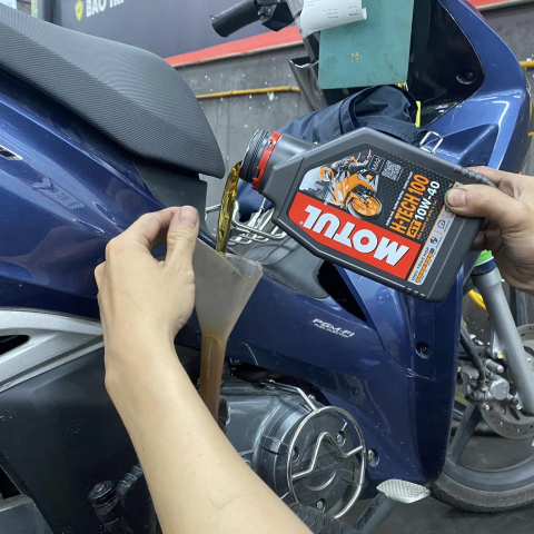  Nhớt Motul H-Tech 100 4T 10W40