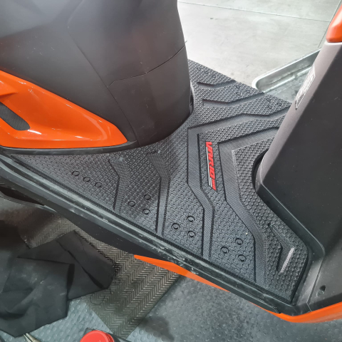 Thảm lót chân cao su cho Vario 160