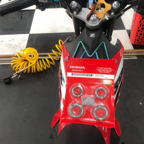 Thay chén cổ Honda Sonic 150