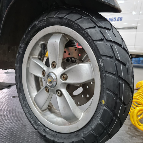 Vỏ Maxxis 110/70-11 gai M6017