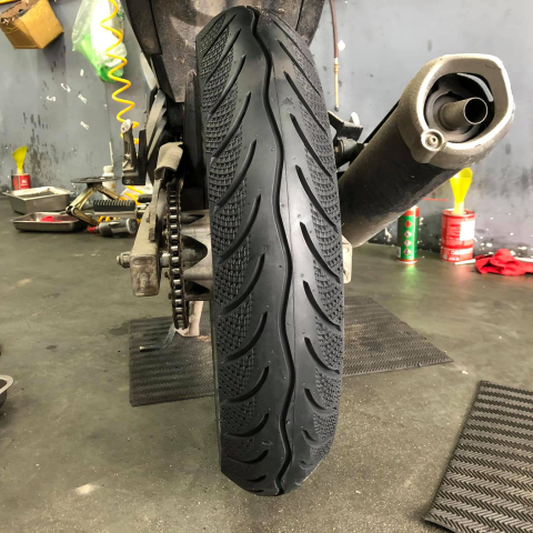 Vỏ Maxxis 110/70-17 gai kim cương 3D