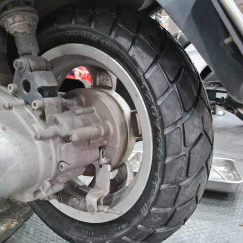 Vỏ Maxxis 120/70-11 gai M6017