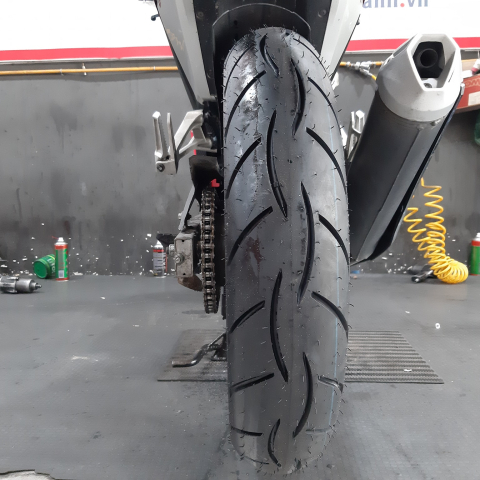 Vỏ Metzeler 120/70-17