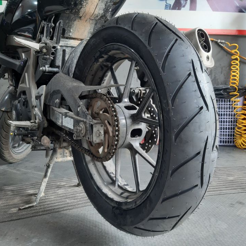 Vỏ Metzeler 140/70-17