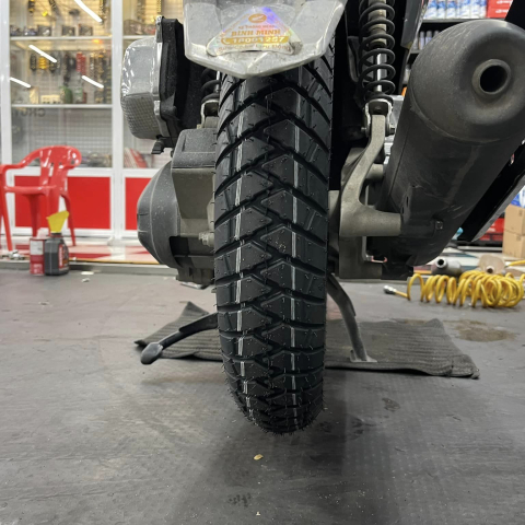 Vỏ Michelin Anakee Street 90/90-14