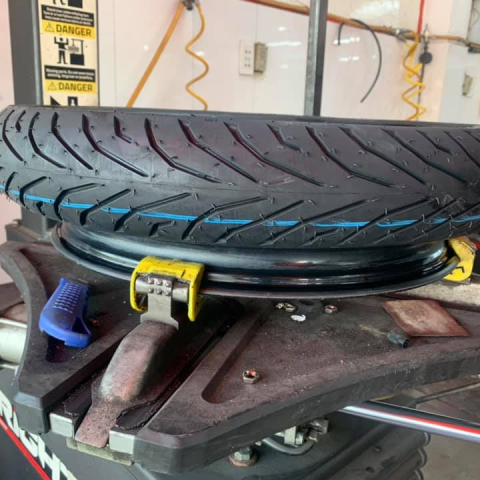 Vỏ Pirelli 100/80-17 Angel City