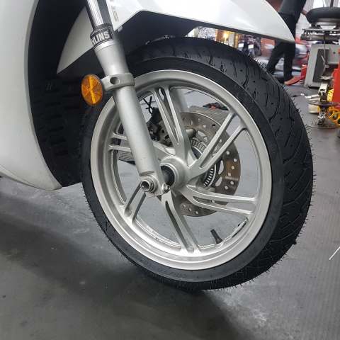 Vỏ Pirelli 110/70-16 Angel Scooter