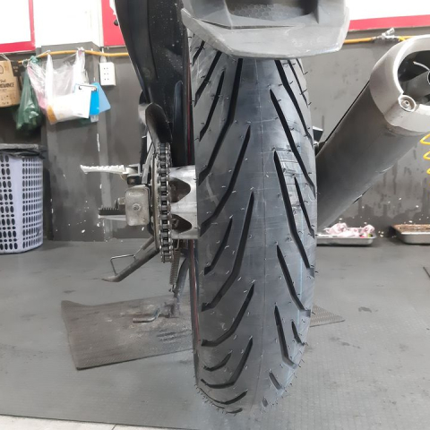 Vỏ Pirelli 130/70-17 Angel City