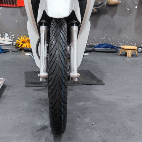 Vỏ Pirelli 70/90-17 Angel City