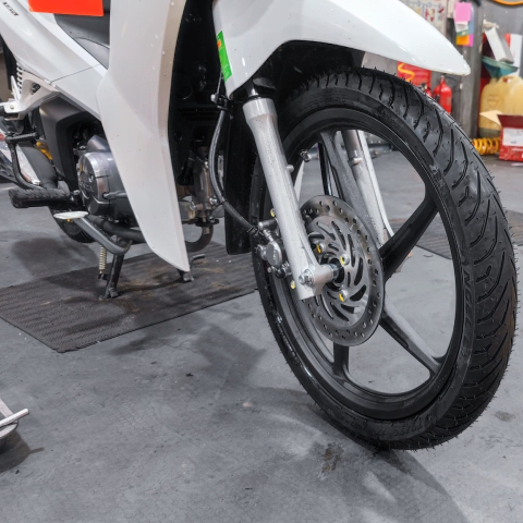 Vỏ Pirelli 70/90-17 Angel City