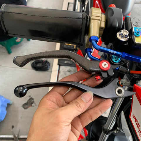 Tay thắng Carbon cho Honda Sonic, MSX, CBR150