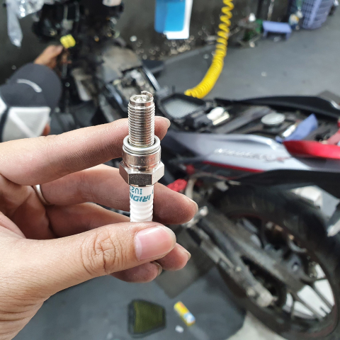 Bugi Denso Iridium Power IU27 cho Winner 150, CBR150, Moto PKL