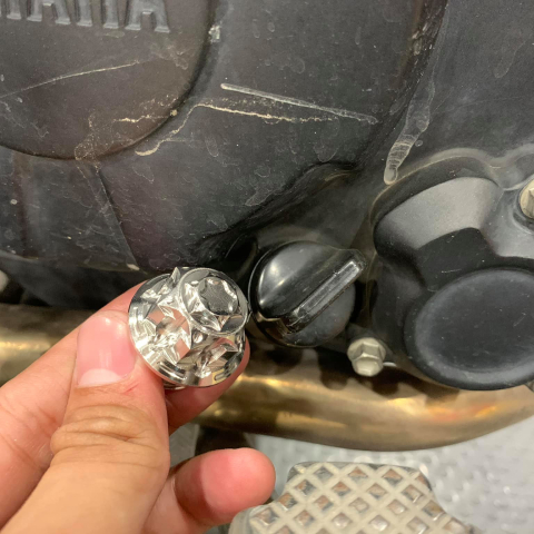 Ốc nhớt inox Salaya sáng bóng