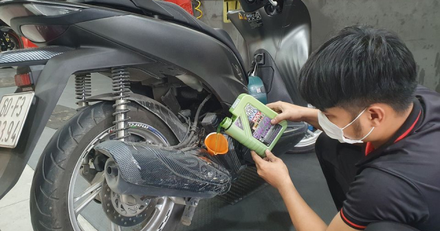 Top 7 nhớt tốt cho xe SH160i bán chạy nhất Shop2banh năm 2025