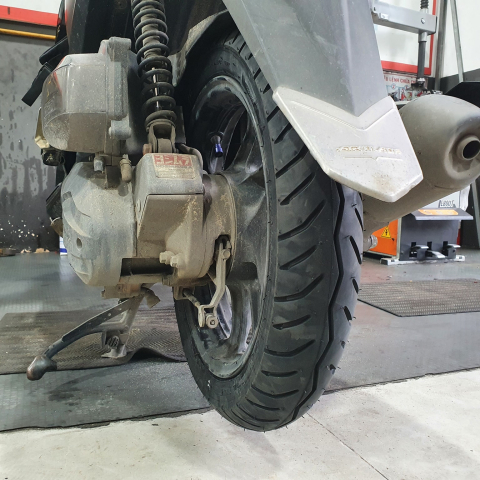 Vỏ xe Dunlop D115 size 90/90-14 