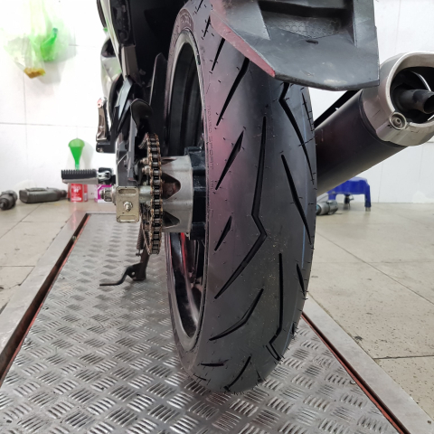 Lốp Pirelli Diablo Rosso Sport (90/80-17 - 120/70-17)