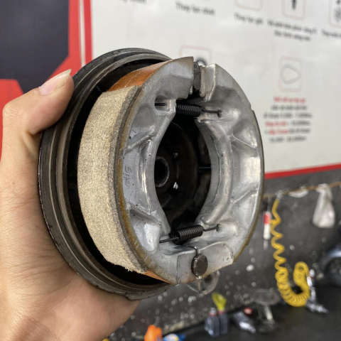 Bố thắng đùm nhỏ Elig cho Sirius, Jupiter