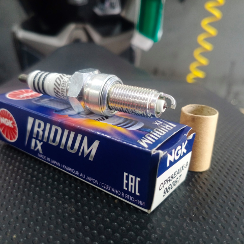 Bugi NGK Iridium CPR8EAIX-9 cho Exciter, NVX, SHVN, AB, Future Fi chân dài...