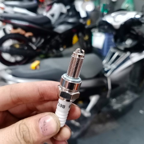 Bugi NGK Iridium CR9EHIX dành cho SH ý, Dylan, PS