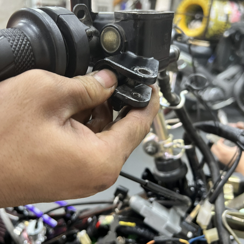 Vệ sinh heo dầu cho xe 2 thắng đĩa