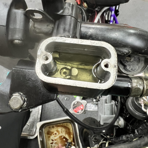 Vệ sinh heo dầu cho xe 2 thắng đĩa