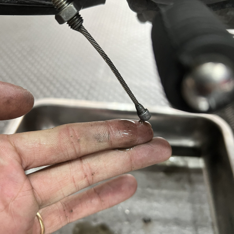 Vệ sinh, làm nhẹ dây ga, dây côn 