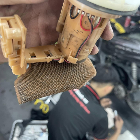 Công thay lọc xăng xe Honda Fi, Yamaha Fi