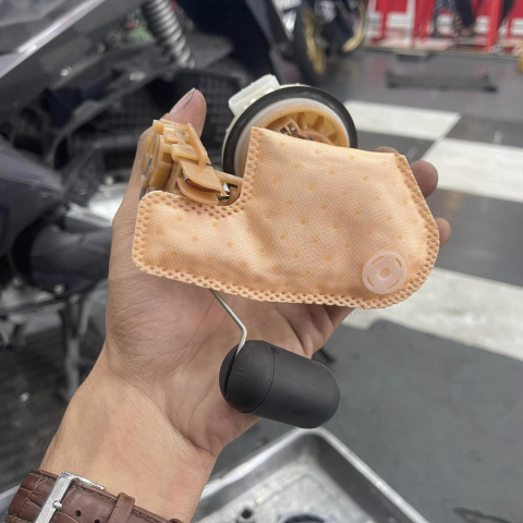 Công thay lọc xăng xe Honda Fi, Yamaha Fi