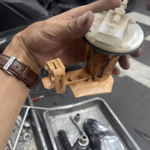 Công thay lọc xăng xe Honda Fi, Yamaha Fi