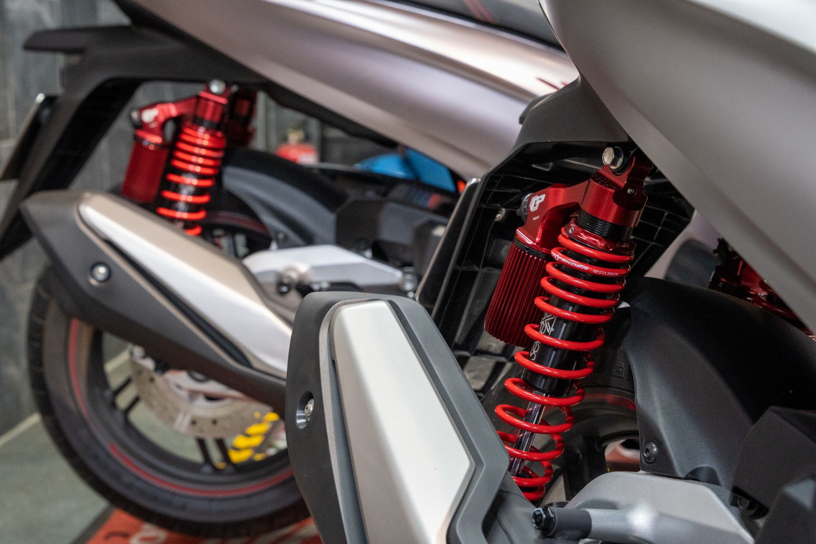 Phuộc Profender X Series cho SH 350i, SH300i cao 400mm chính hãng