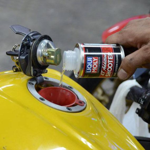 Dung dịch vệ sinh buồng đốt Liqui Moly 4T Additive Shooter, Carbon Cleaner