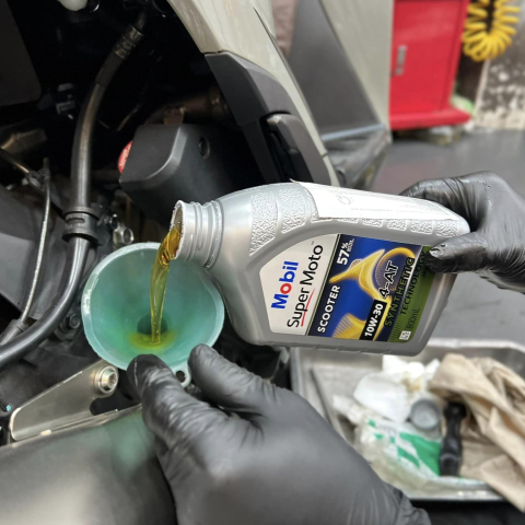 Nhớt Mobil Super Moto Scooter 10W30 800ml