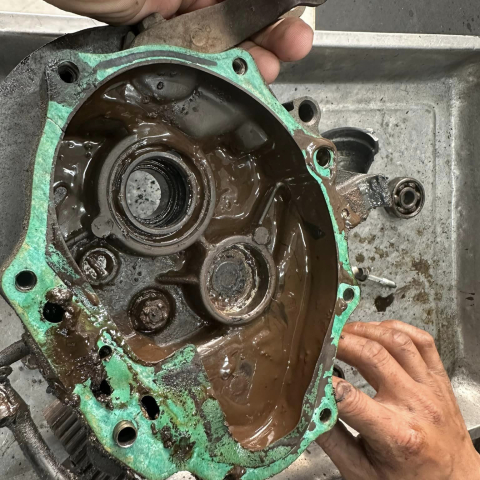 Công vệ sinh và thay bạc đạn lap xe tay ga