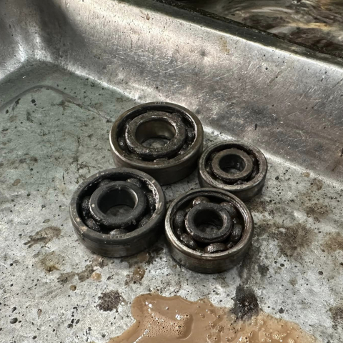 Công vệ sinh và thay bạc đạn lap xe tay ga