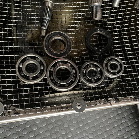 Công vệ sinh và thay bạc đạn lap xe tay ga