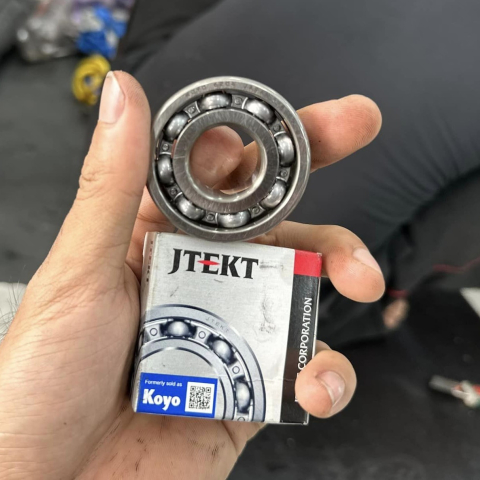 Công vệ sinh và thay bạc đạn lap xe tay ga