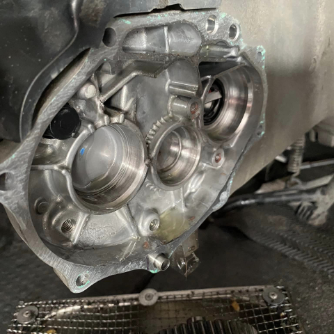 Công vệ sinh và thay bạc đạn lap xe tay ga