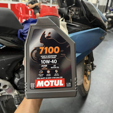 Nhớt Motul 7100 10W40 1L2